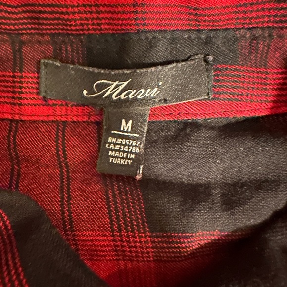 Mavi shirt 🫶🏽 - Picture 2 of 2